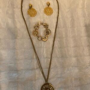 Vintage Anne Klein Gold Lion Pendant Jewelry Set